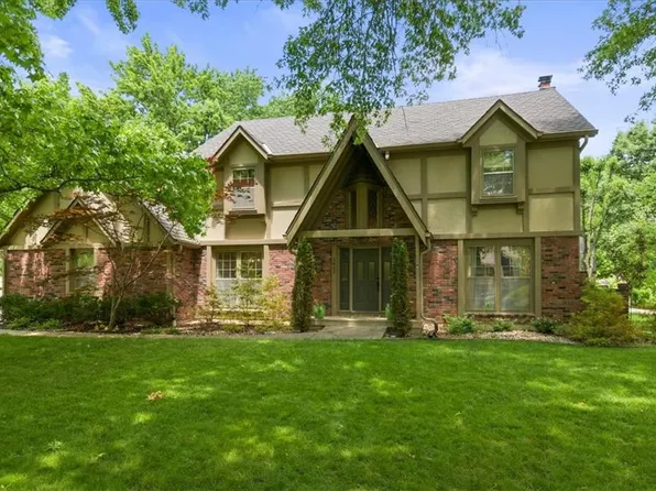 3613 NW Blue Jacket Dr, Lees Summit, MO 64064
