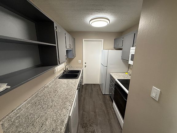 5th image of 2465 Warren Pkwy #6C