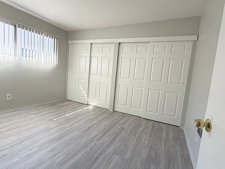 10059 Pinewood Ave — Photo 12