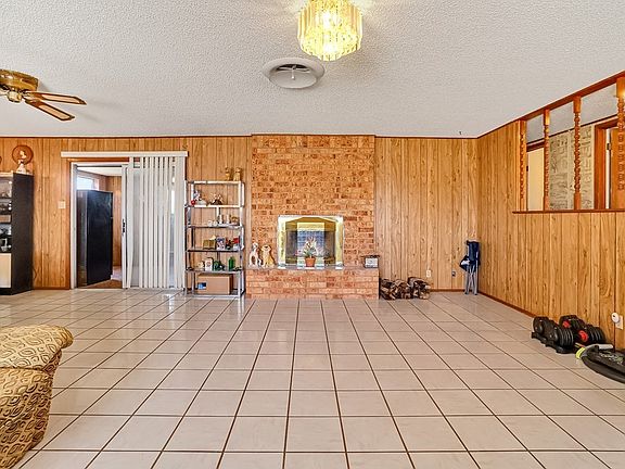 5th image of 705 Jeffery Rd