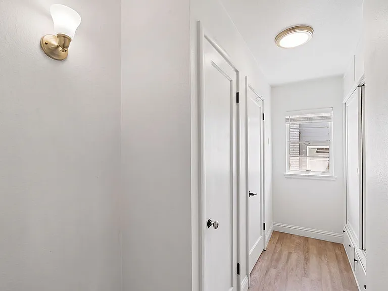1045 Riverside Dr #D-3 — Photo 2