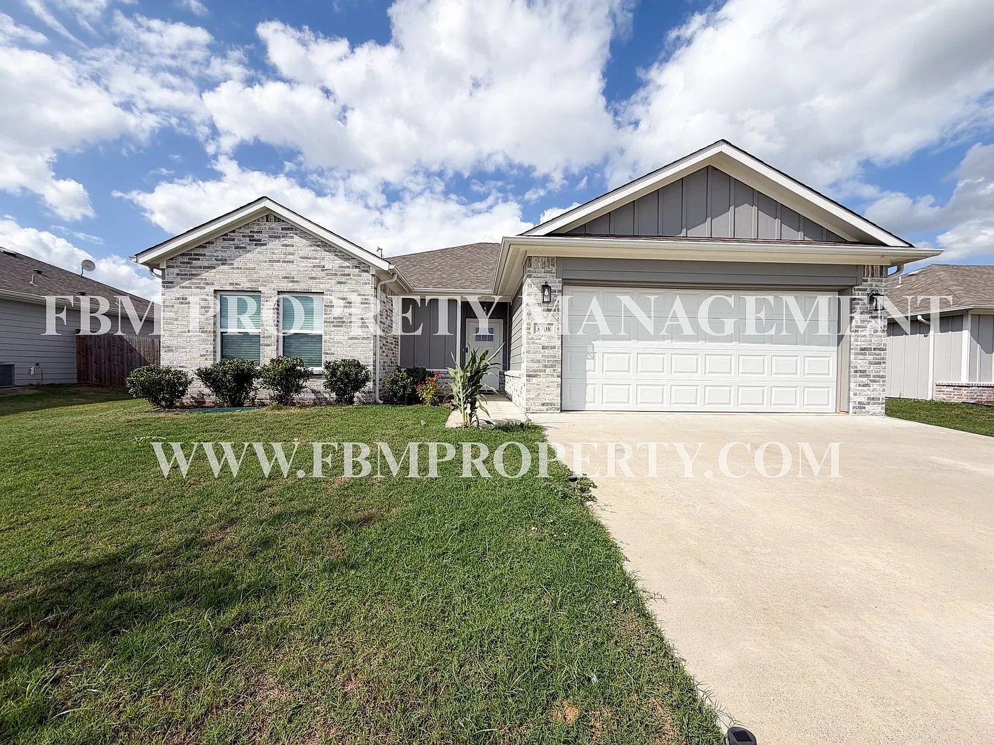 3708 Skylane Ave - Cozy 3 Bedroom, 2 Bathroom Home in Corsicana, TX! — Photo 1
