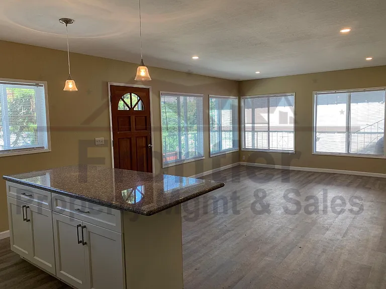 620 Barretta St #B — Photo 2