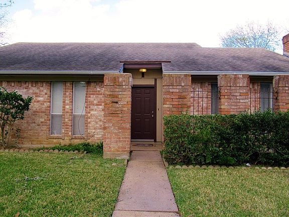 5th image of 15934 Bluffdale Dr