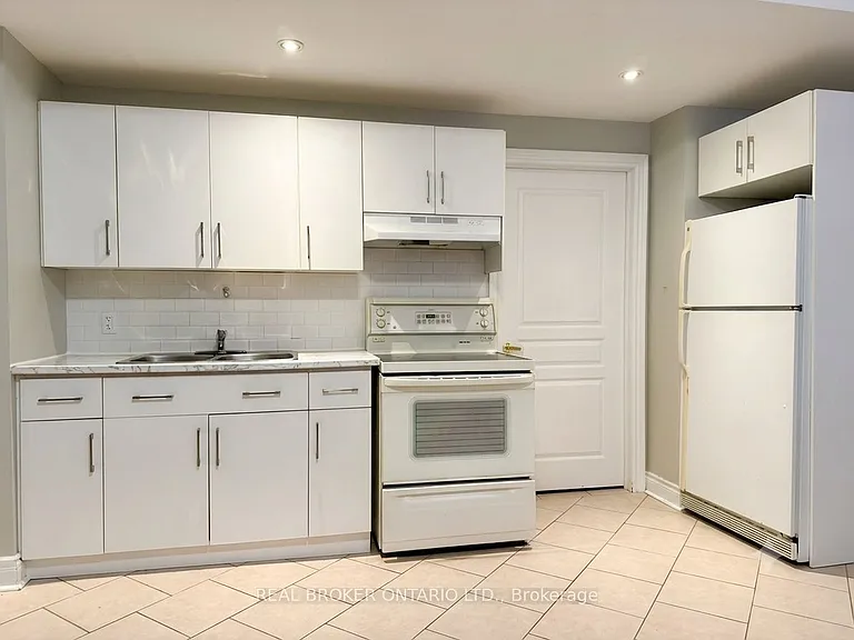 5 Twinberry Cres #LOWER — Photo 6