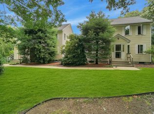 2 Ledgewood Ct, Rocky Point, NY 11778