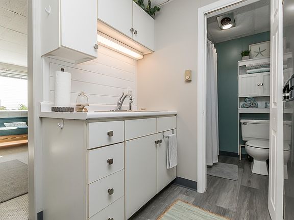 5th image of 9 E Grand Avenue #3