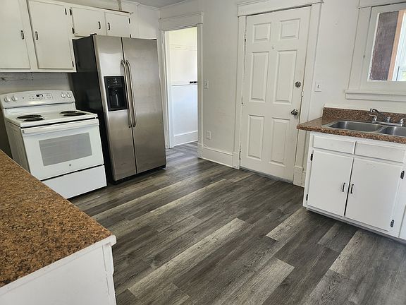 4th image of 804 W John St