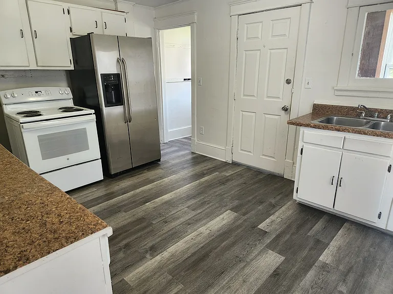 804 W John St — Photo 4