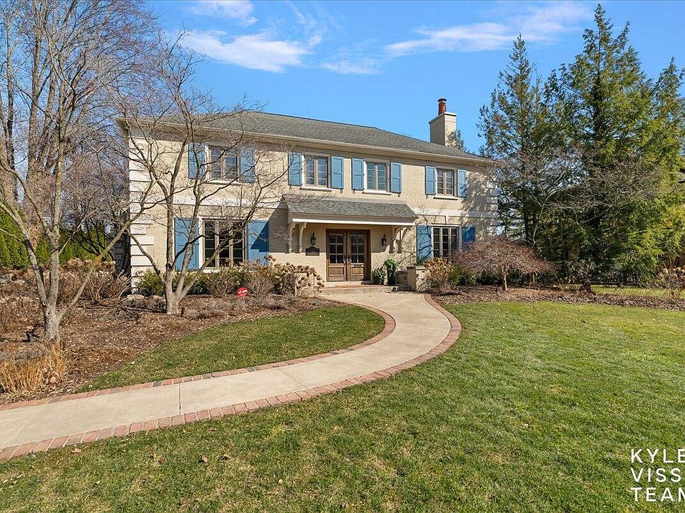 1st image of 700 Cambridge Blvd SE