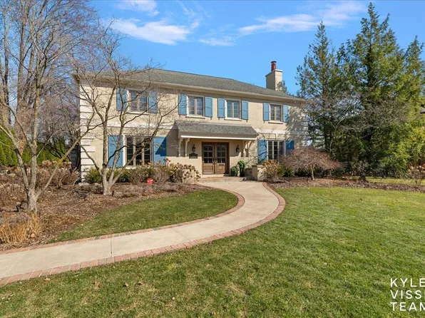 700 Cambridge Blvd SE, East Grand Rapids, MI 49506