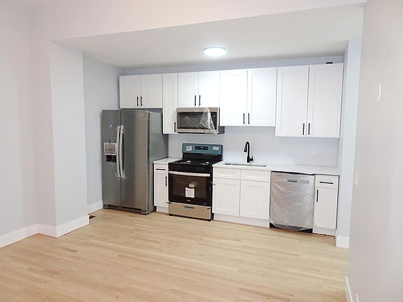 2nd image of 930 N Richmond St #2F