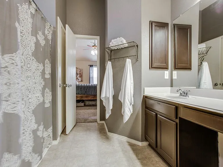 1701 Heron Dr — Photo 4