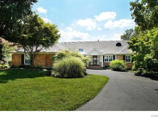765 Cedar Field Ct, Town And Country, MO 63017