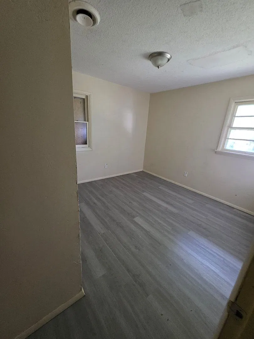 Spacious 3-Bedroom Home in Cahokia — Photo 2