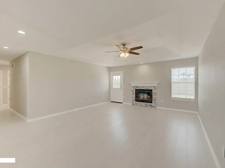 102 Byrd Dr — Photo 3