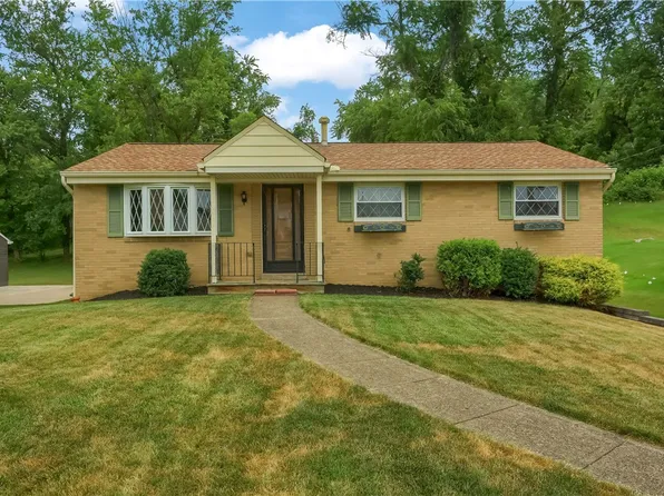 125 August Dr, Coraopolis, PA 15108