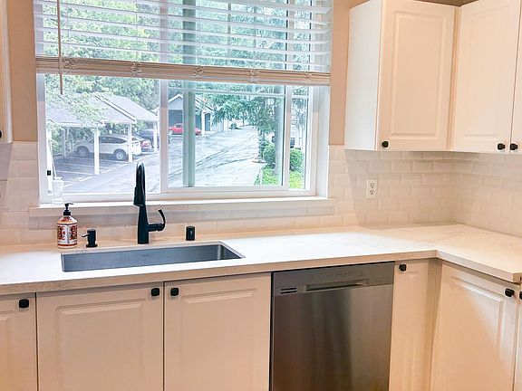 2nd image of 16125 Juanita Woodinville Way NE Unit 1612