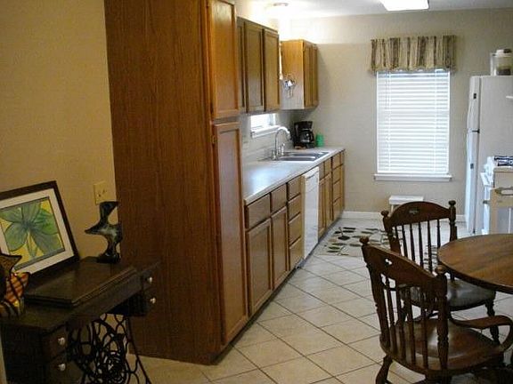5th image of 501 E 1st St