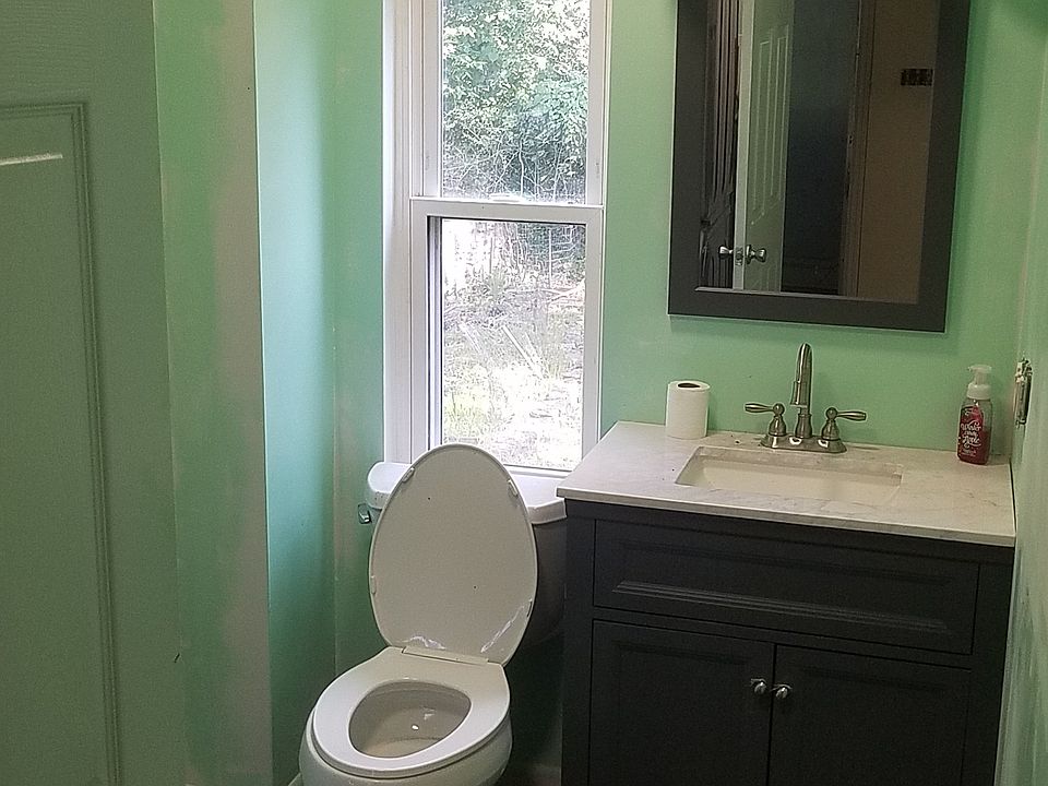 1st floor laundry, 1/2 bath