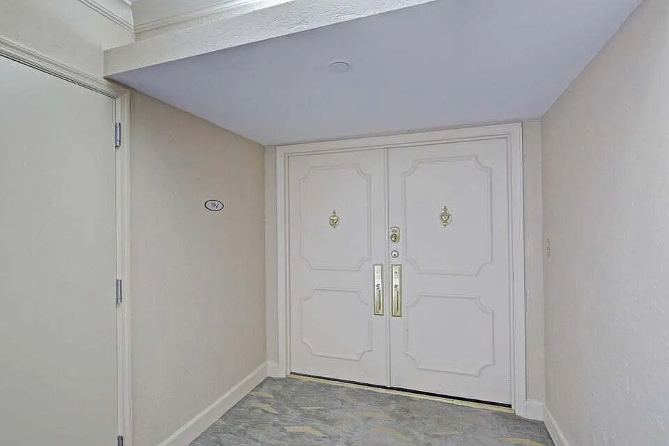 3 bed, 3.5 bath, 2614 sqft, $13,500 — Photo 3