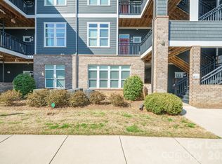 935 McAlway Rd, Charlotte, NC 28211