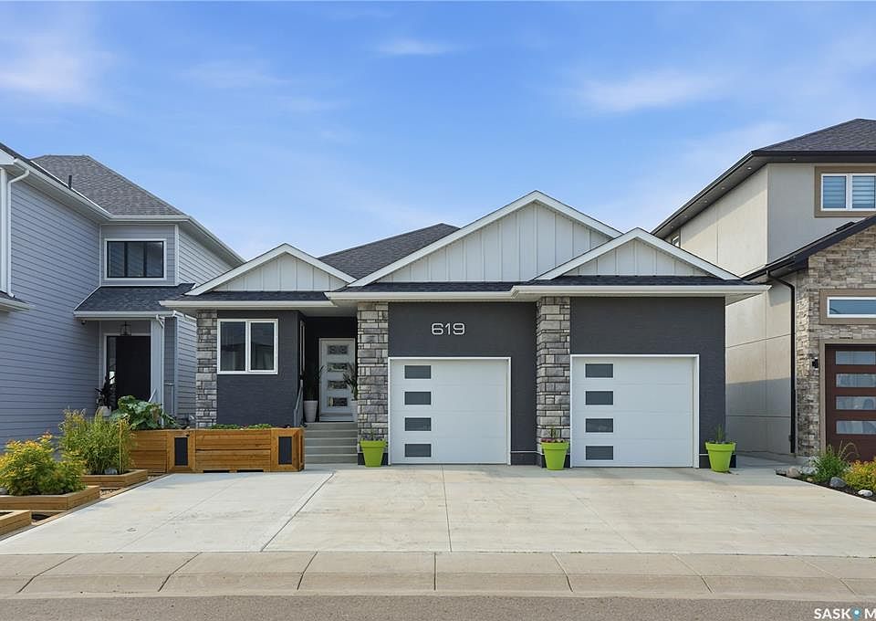 1st image of 619 Kenaschuk CRESCENT