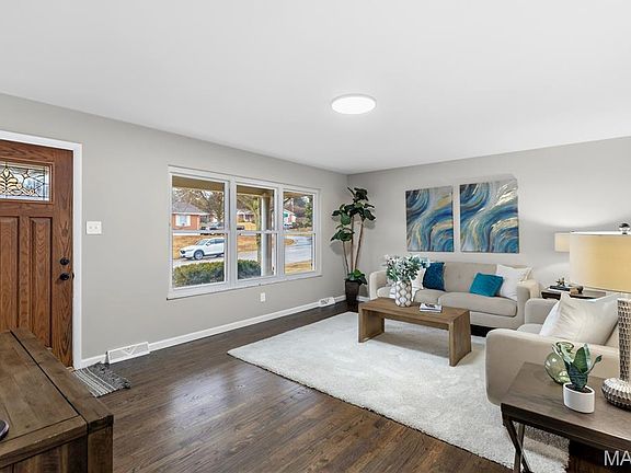 4th image of 728 Clarence Dr