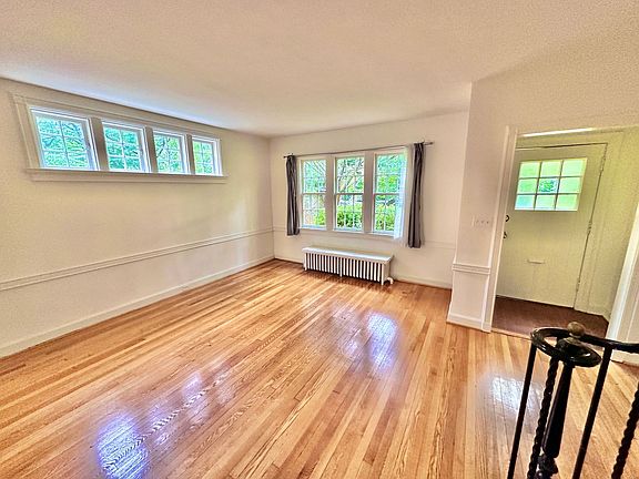 5th image of 4422 Greenwich Pkwy NW