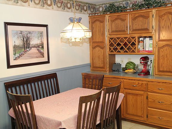 5th image of 325 Cedarleaf Ct