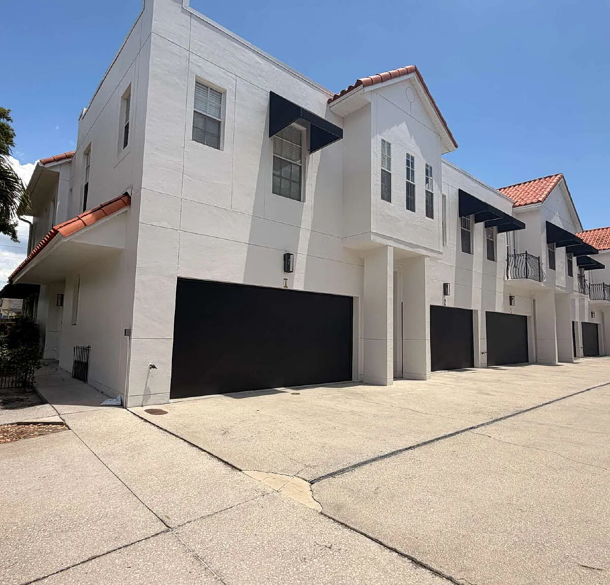 3 bed, 2.5 bath, 1749 sqft, $3,700 — Photo 1