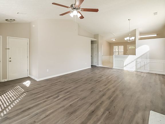 5th image of 350 Emerald Green Ct