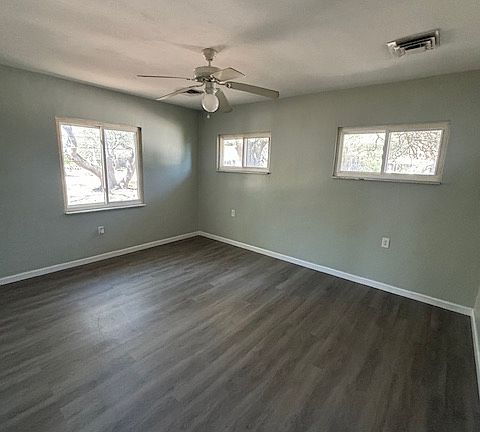 3rd image of 911 Little Bay Ave #B