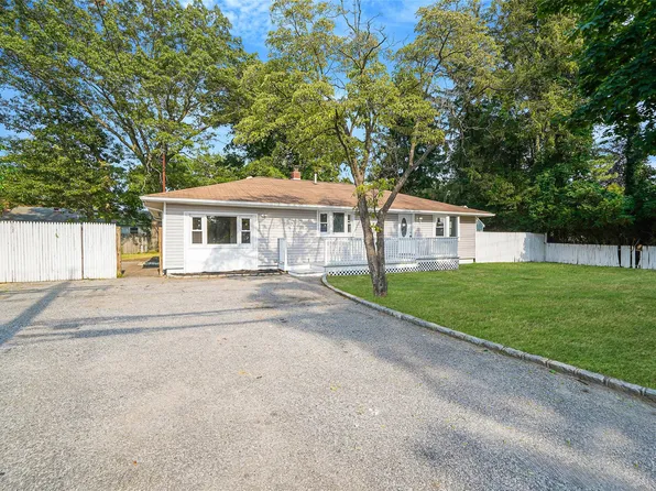 67 Saxon Avenue, Bay Shore, NY 11706