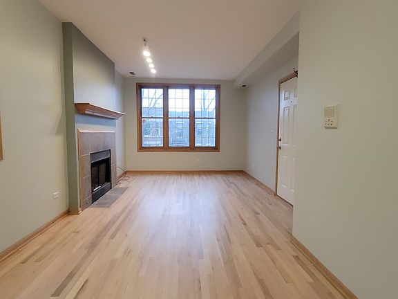 2nd image of 2117 W Wellington Ave APT 2