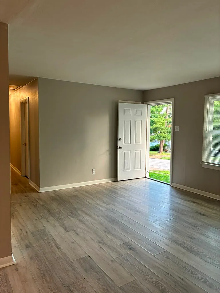 3 bed, 1100 sqft, $1,500 — Photo 2