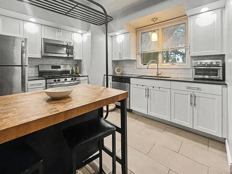 114 Walnut Ave — Photo 2