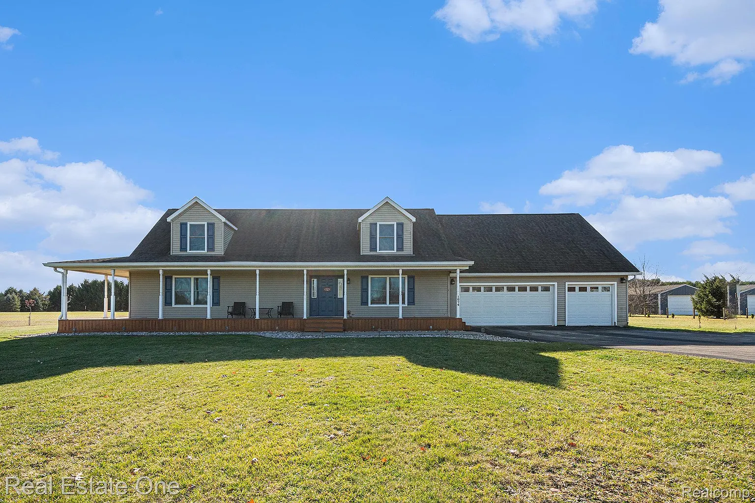 1074 Deer Valley photo 1