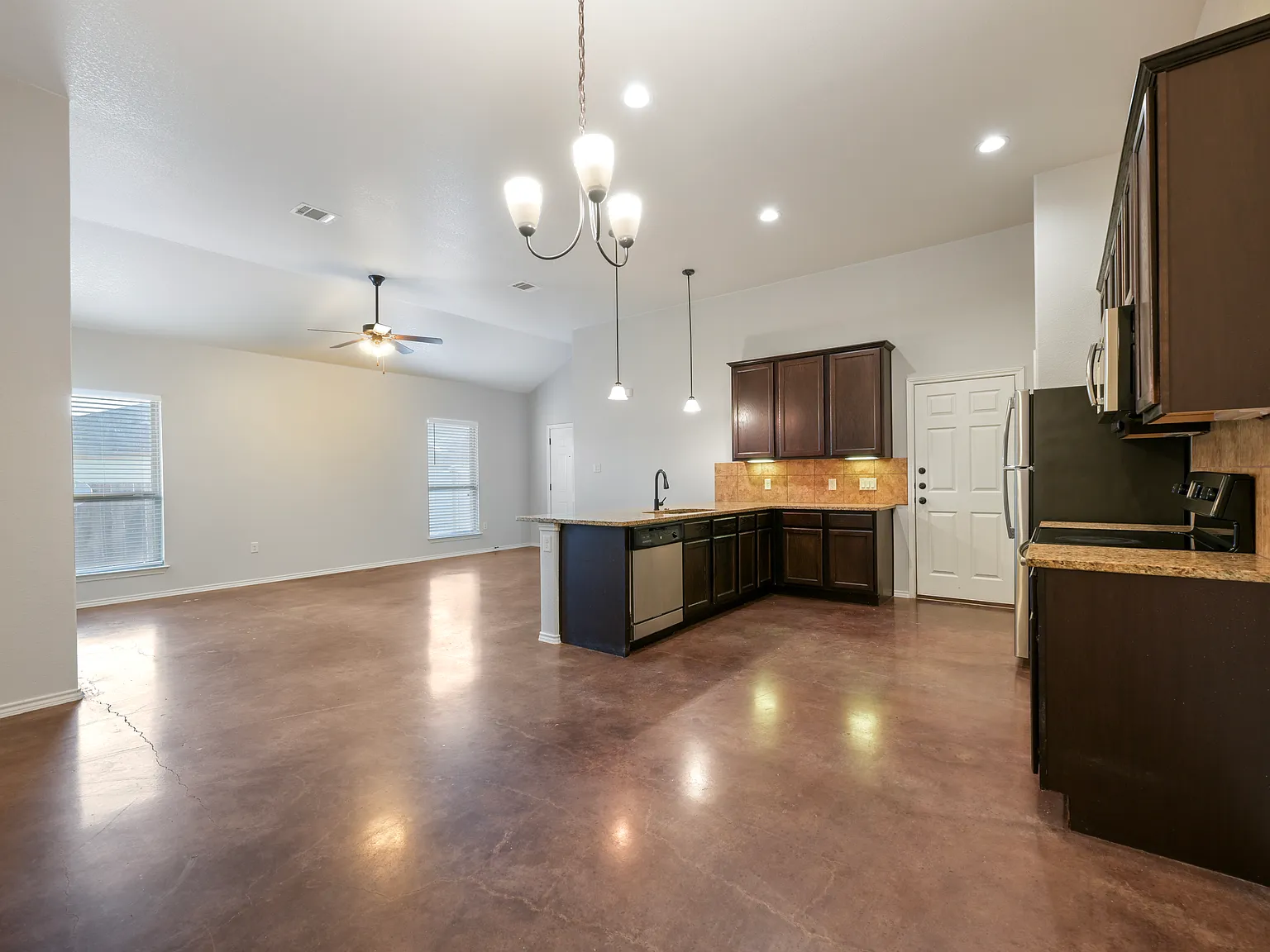 3 bed, 1344 sqft, $1,700 — Photo 3