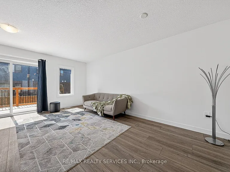 95 Queensbrook Cres — Photo 9