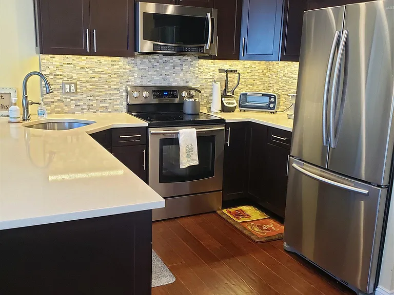 100 W Broadway #7L — Photo 13