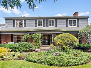 2342 Meadow Dr S, Wilmette, IL 60091