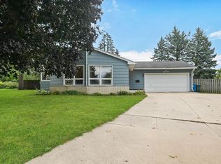 1450 Columbus Dr, Waterloo, IA 50702