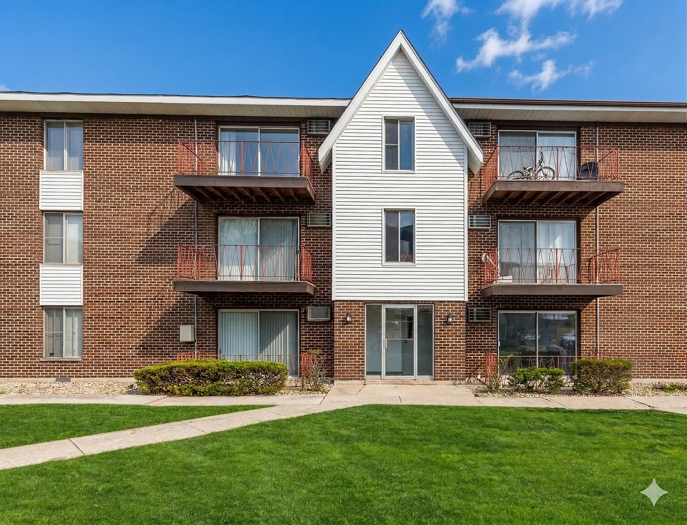 Crestline Villas Apartments — Photo 3