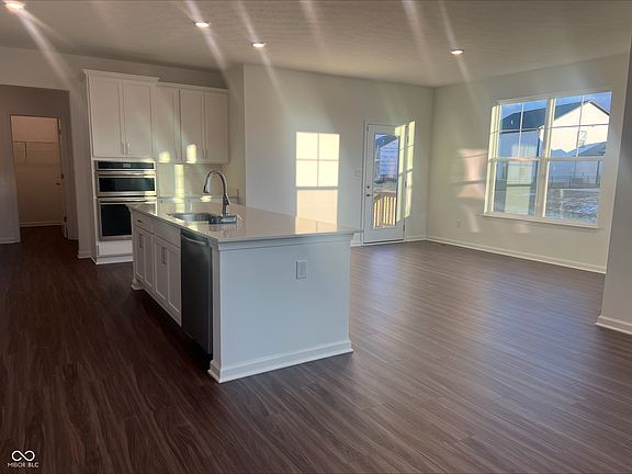 4th image of 571 Tess Blvd