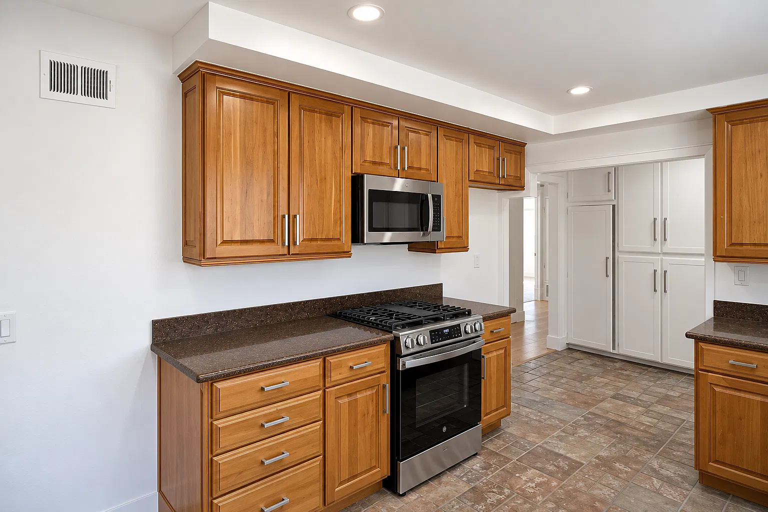 3 bed, 1344 sqft, $4,500 — Photo 3