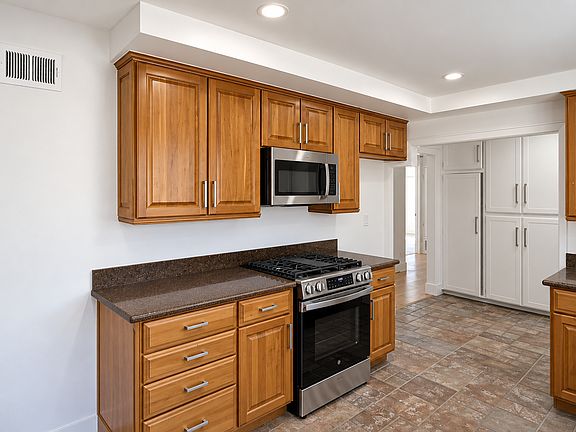 3rd image of 15909 Mount Jackson St