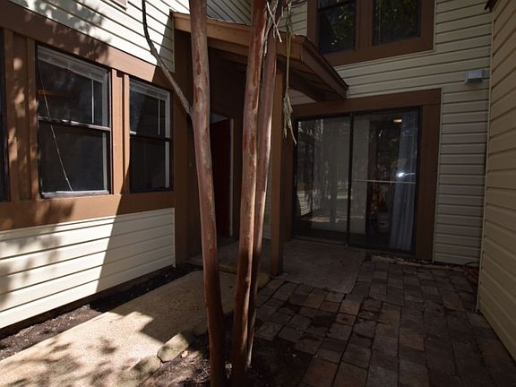 3rd image of 2411 De Lee St APT 3