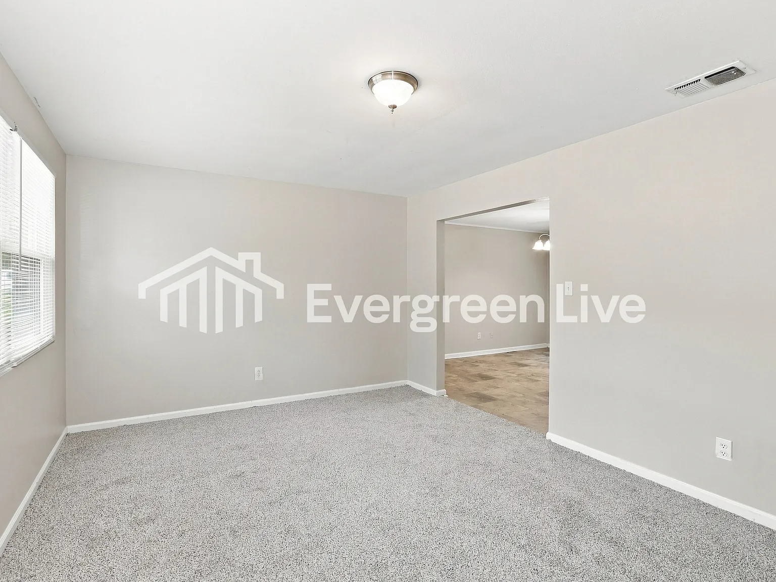 3 bed, 1.0 bath, 1256 sqft, $1,095 — Photo 3
