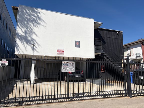 2nd image of 1029 N Ardmore Ave #3813049fc